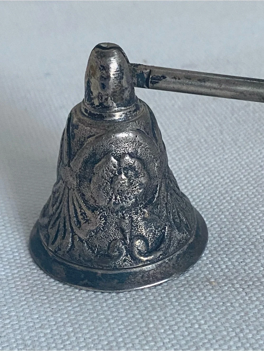 Vtg Wallace Silversmiths Ornate Embossed Flowers Silverplate Candle Snuffer